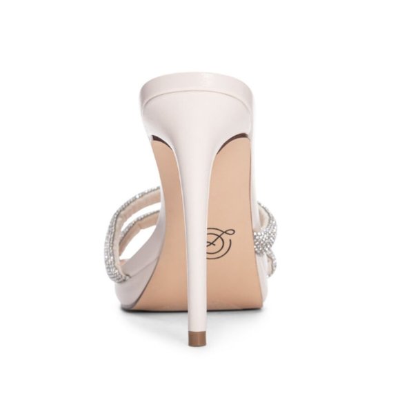 Ariana Stiletto - Picture 6 of 8